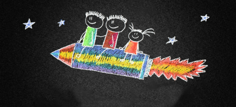 Ilustração em uma lousa mostra três crianças viajando em um foguete colorido
