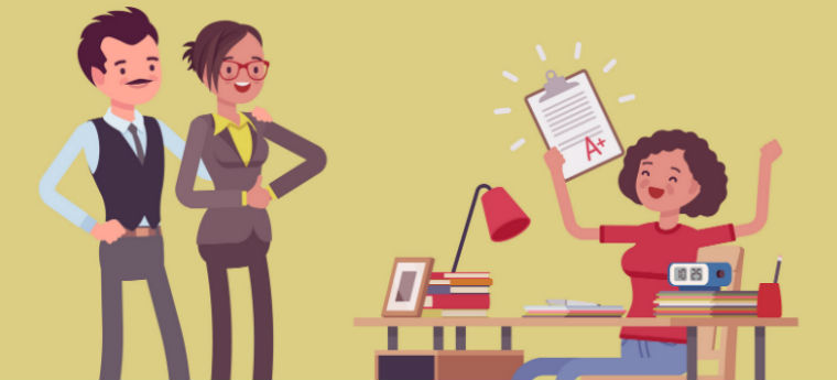 Imagem mostra estudante feliz com uma boa nota