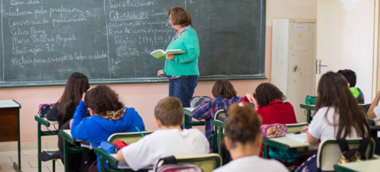 Professora em sala de aula