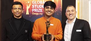 Ilustração do post De US$ 10 a US$ 100 mil: jovem indiano vence o prêmio de melhor estudante do mundo em 2025