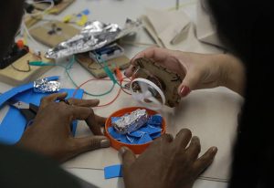 Ilustração do post IA na escola: aprender a imaginar e transformar é o que faz a diferença