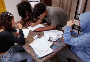 Ilustração do post Caixas do Pensamento: escrita vira um canal de escuta que melhora o clima escolar