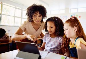 Ilustração do post Relatório analisa riscos e traz recomendações para adoção de IA na educação