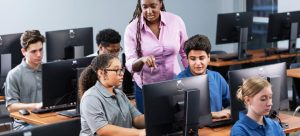 Ilustração do post Escolas prontas para o futuro? A desigualdade tecnológica diz o contrário